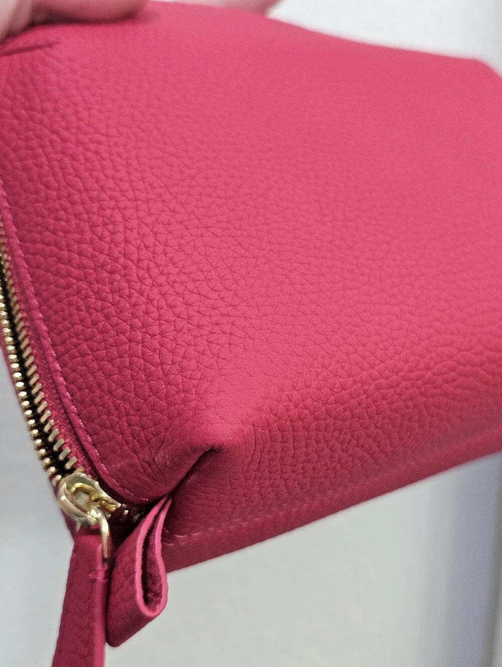 New MAISON de SABRÉ The Tech Pouch Shibuya Fuschia Leather